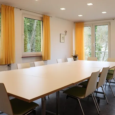 Haus St. Josef بيت شباب